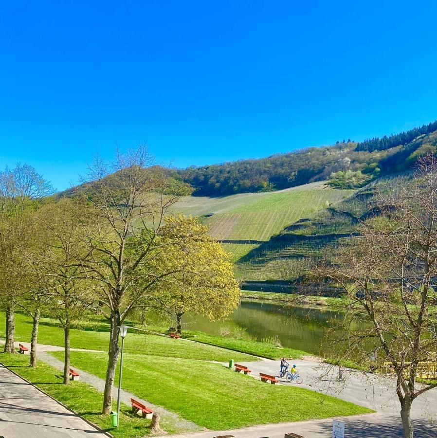 Hotel Krone Riesling Trittenheim Bagian luar foto