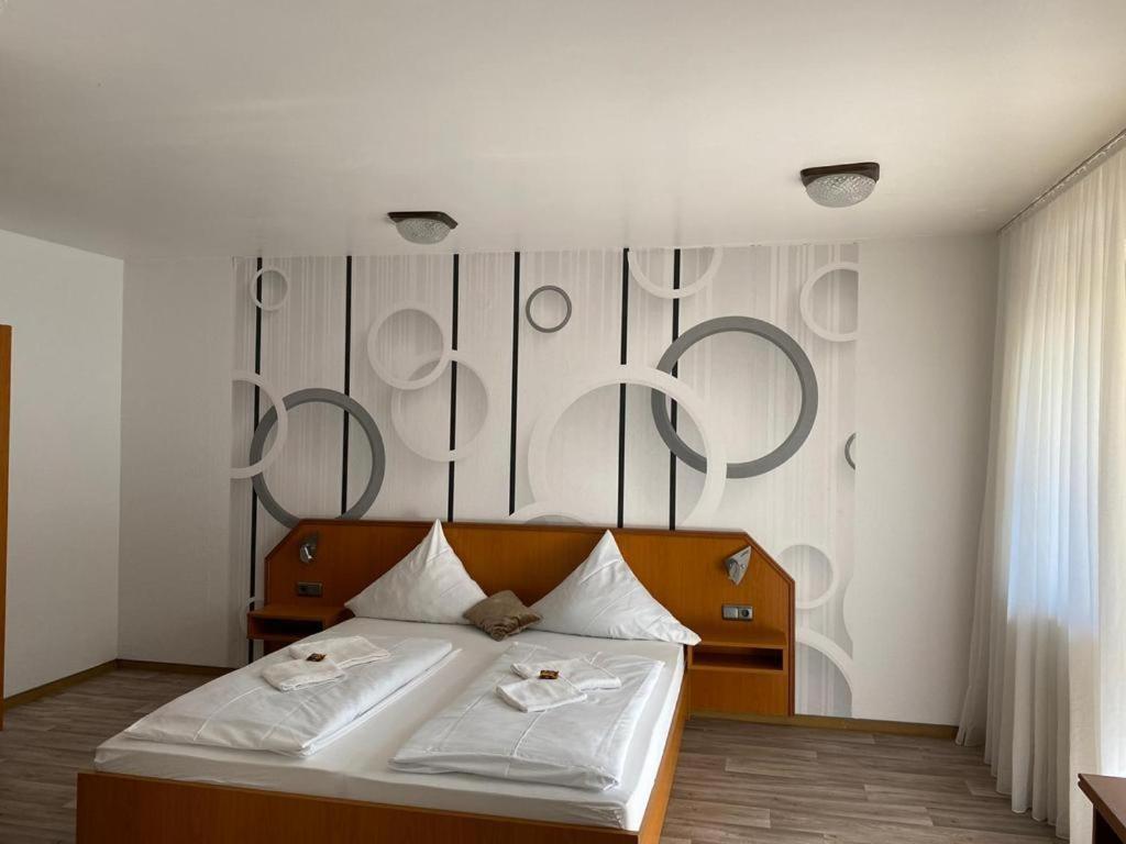 Hotel Krone Riesling Trittenheim Bagian luar foto