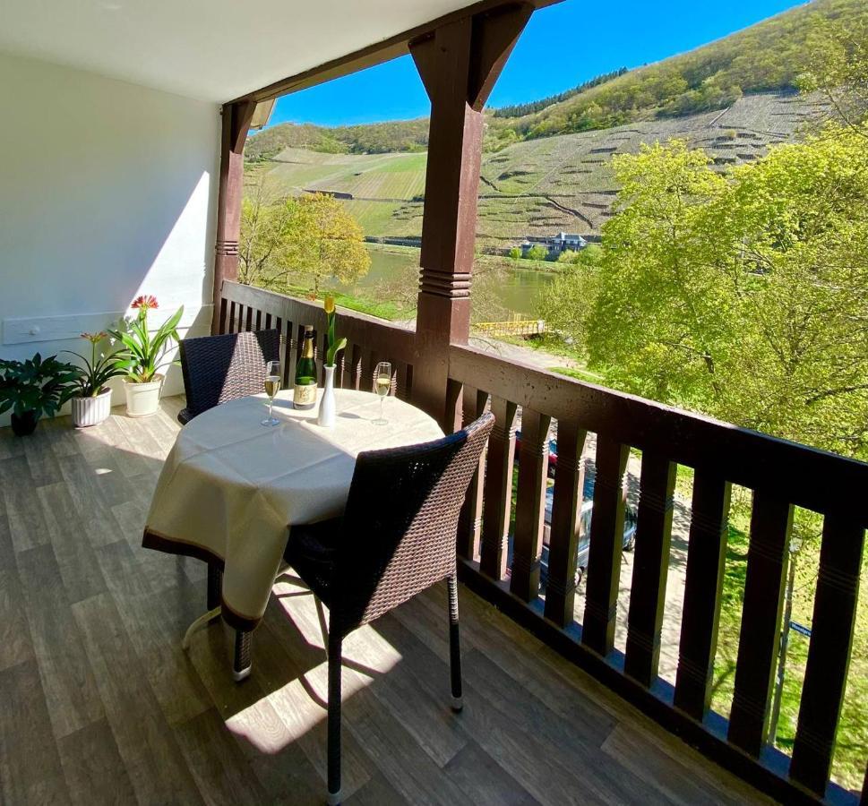 Hotel Krone Riesling Trittenheim Bagian luar foto