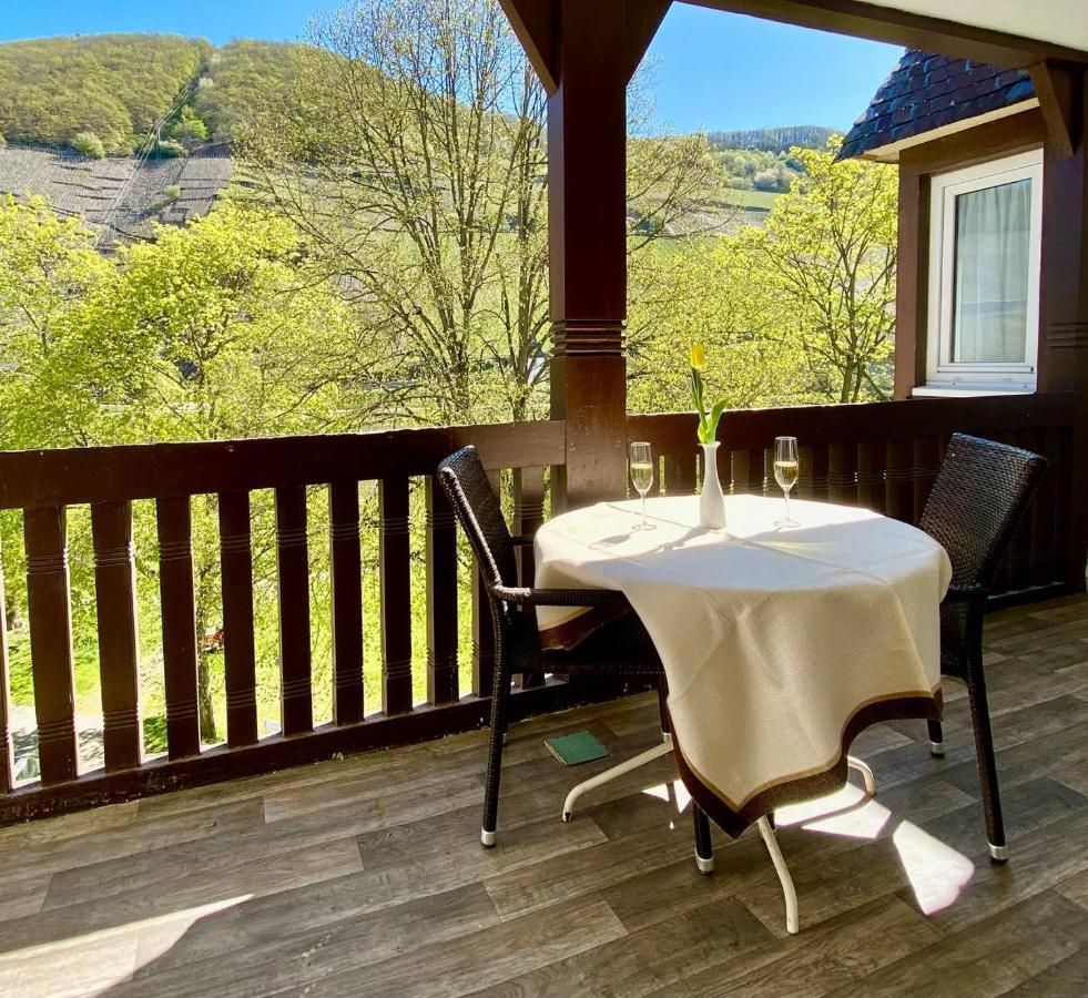 Hotel Krone Riesling Trittenheim Bagian luar foto