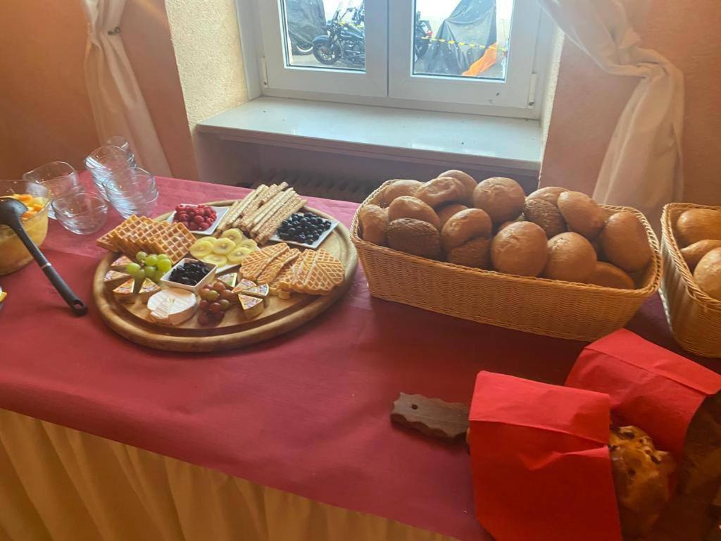 Hotel Krone Riesling Trittenheim Bagian luar foto