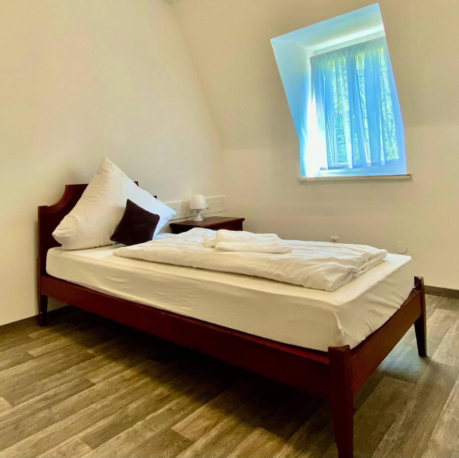 Hotel Krone Riesling Trittenheim Ruang foto