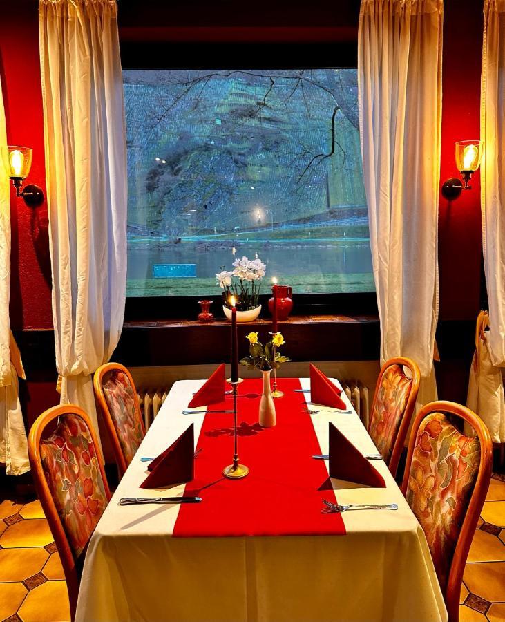Hotel Krone Riesling Trittenheim Bagian luar foto