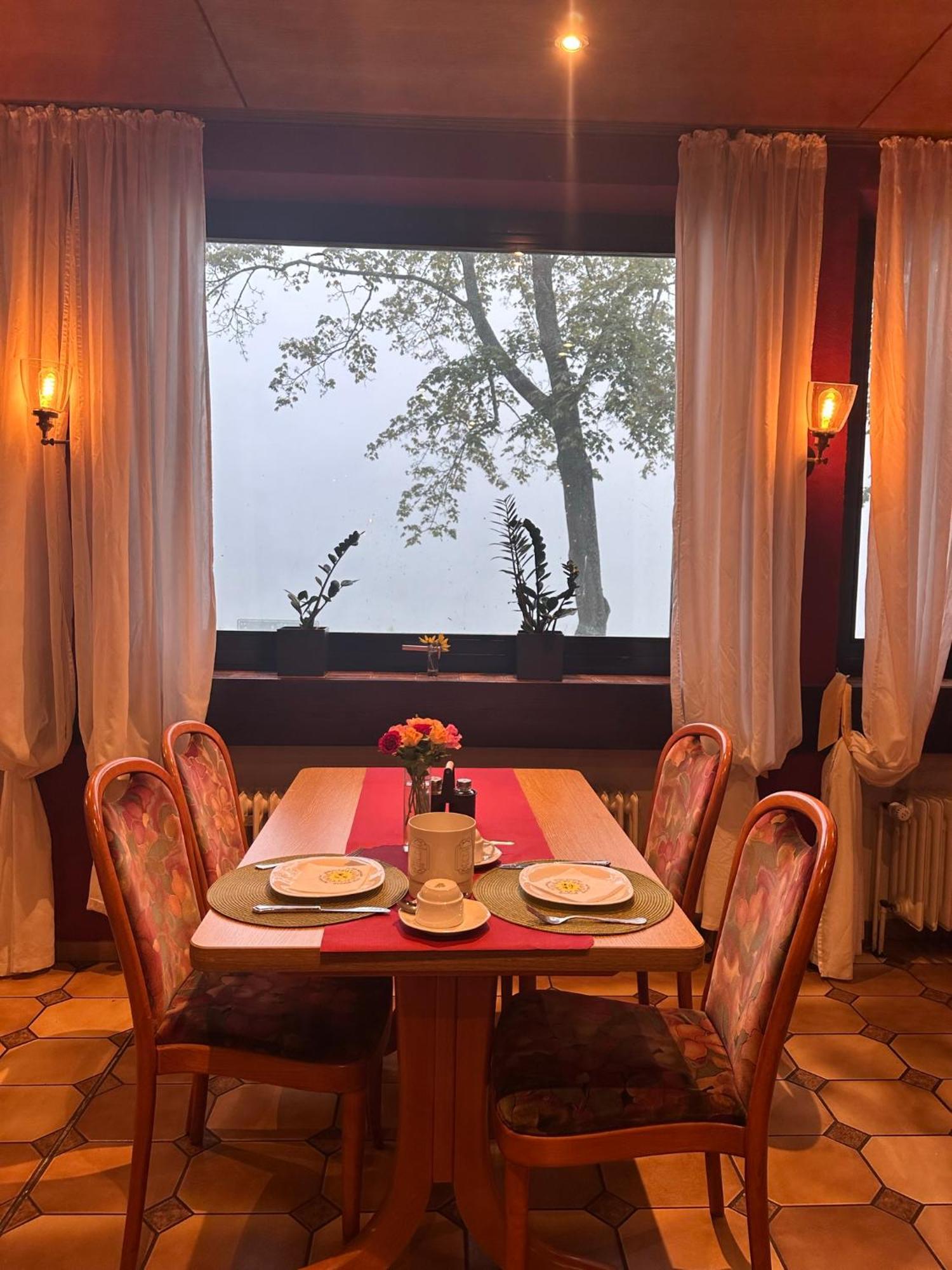 Hotel Krone Riesling Trittenheim Bagian luar foto